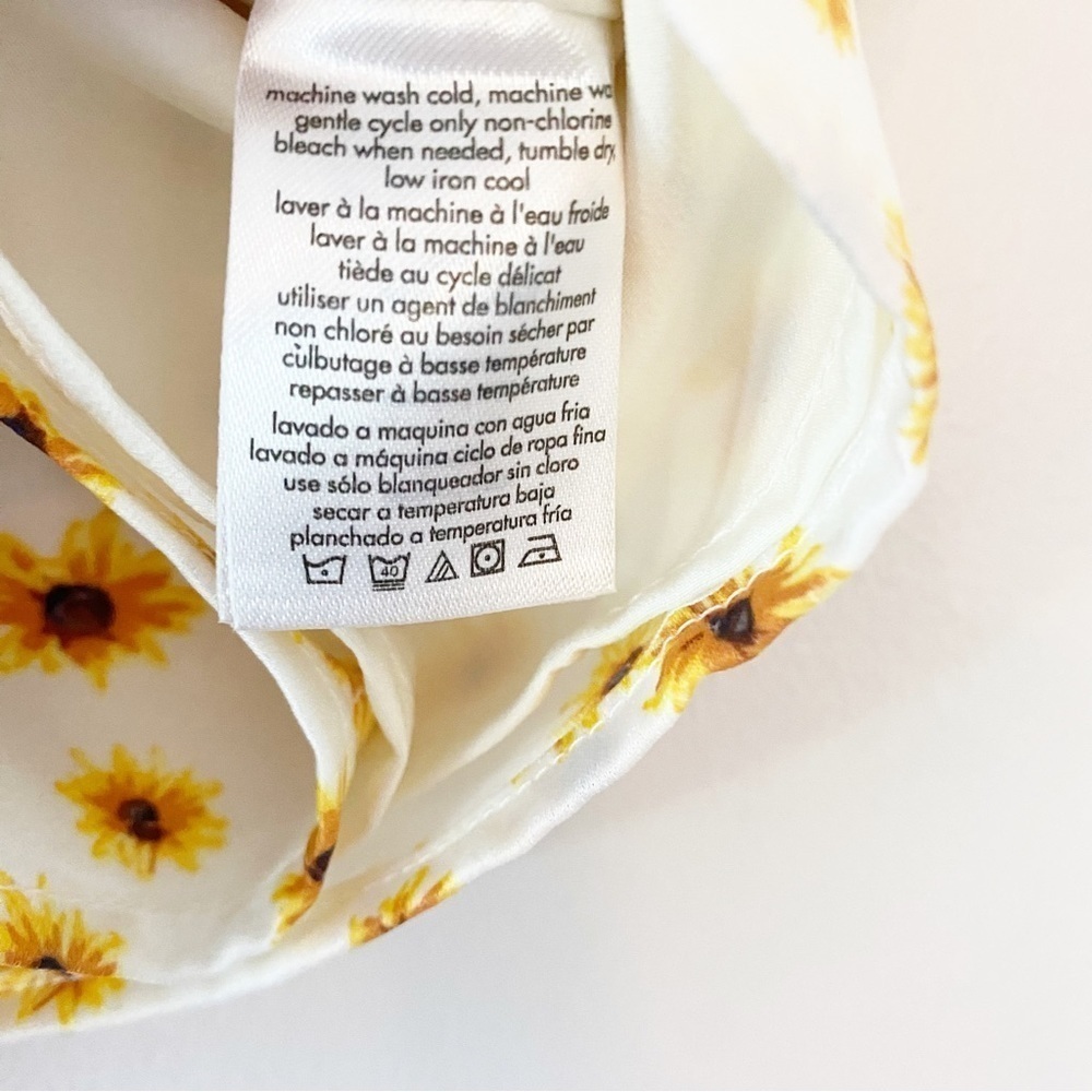 WeWoreWhat Ditsy Daisies Mini Slip Skirt NWT Y2K - Picture 2 of 11